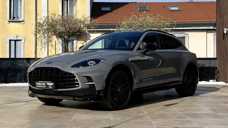 Aston Martin DB12 4.0L V8 680 CV 2024 a noleggio a Torino